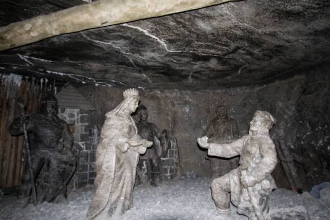 Hollow Tunnel